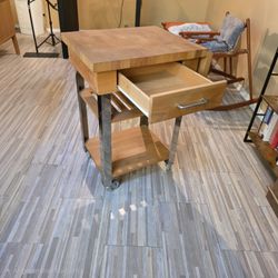 Rolling kitchen island/cutting board