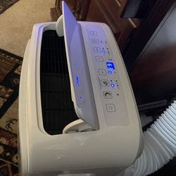 BARELY USED PORTABLE AIR CONDITIONER
