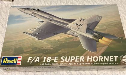 Revell F/A 18-E super hornet model