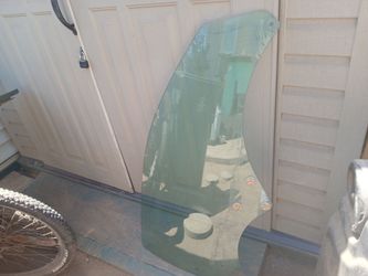 PASSENGER  SIDE  DOOR  GLASS