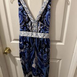 Beige By ECI Silky Blue Sundress Florals Borders Add Interest Belted V-Neck Size 8 Slimming Silhouette Great Condition 