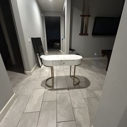 Nail Desk