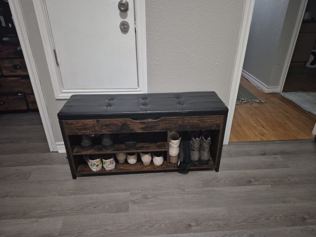 Shoe Holding Bench With Storage 