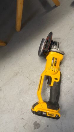 DEWALT DCG412 DISC GRINDER  + 1 battery 2ah (No Charger)