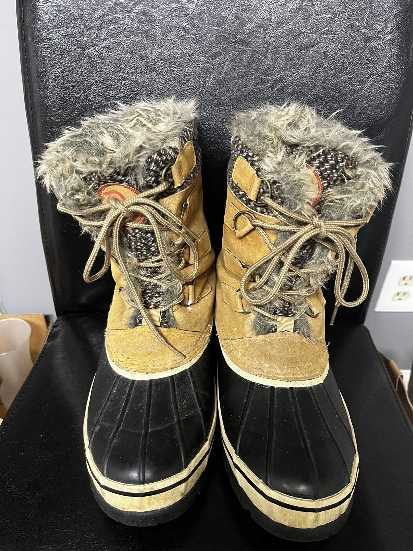 Men’s Tan Brown Faux Fur Lace Up Boots Duck Style Size 11