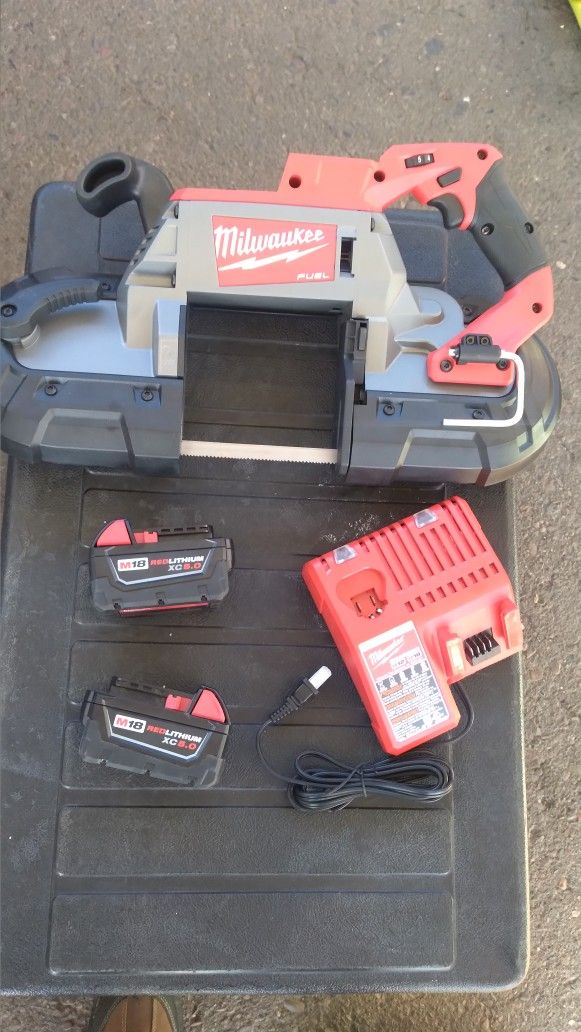 MILWAUKEE BANDSAW 18V LITHIUM FUEL BRUSHLESS VARIABLE SPEED WITH 2 BATTERYS AND CHARGER