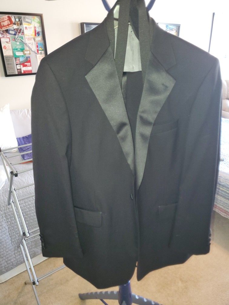 Tuxedo with accessories