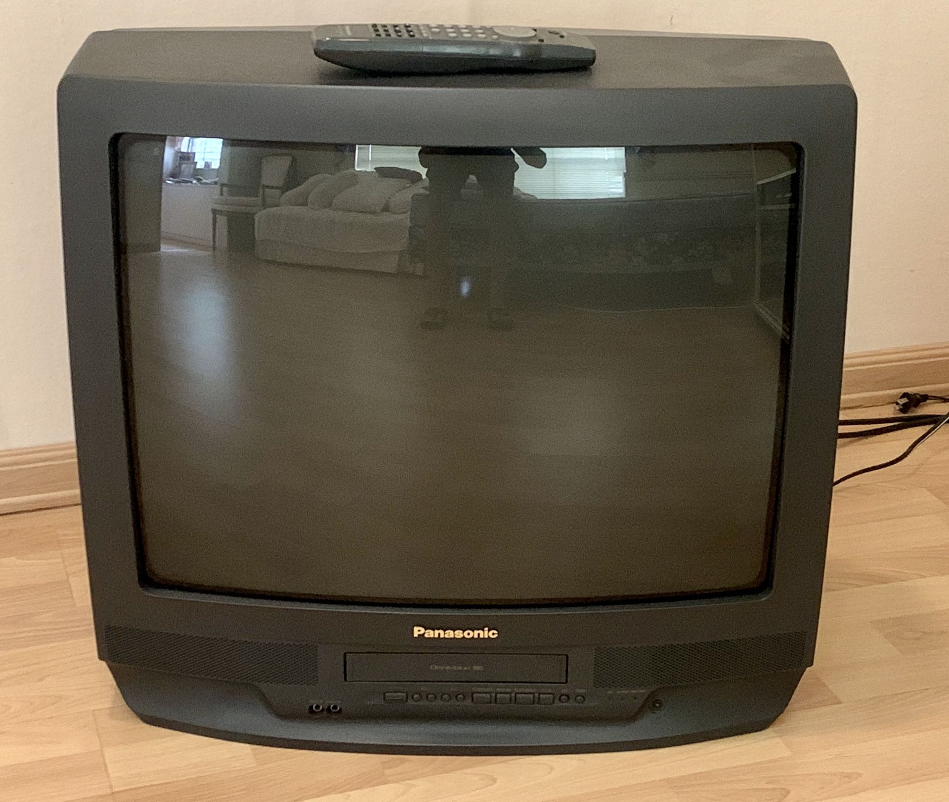Panasonic TV/VCR - 26” TV with VHS VCR