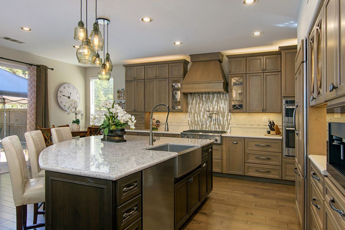 Custom & RTA Kitchen Cabinets – Huge Clearance Event