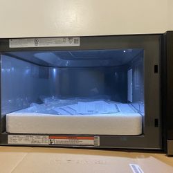 LG Microwave Brand New 