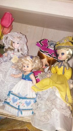 4 dolls