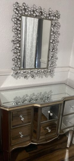 Vanity six drawers and mirror