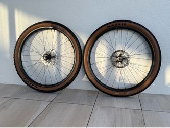 Santa Cruz Reserve 30 Carbon 29” wheelset Onyx hubs