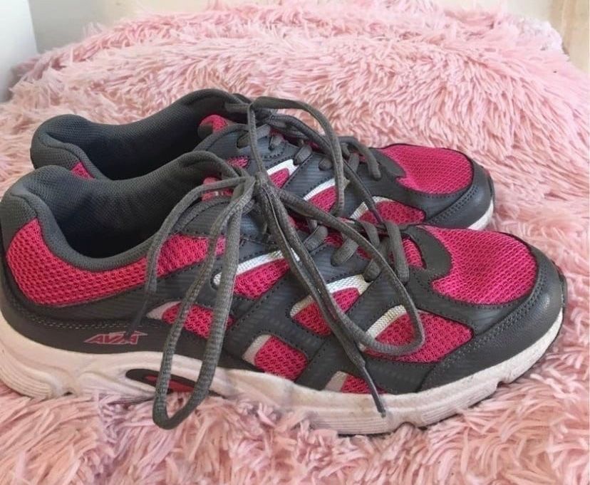 AVIA Women’s running shoes size 9.5