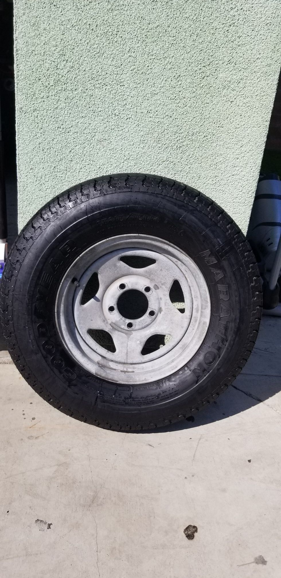 trailer rim and tire 215/75/14"