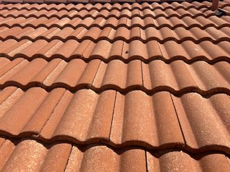 Ceramic roof tile