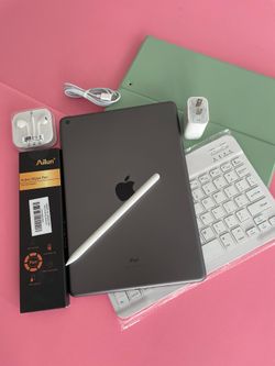 Apple IPad 8th Generation (10.2” Retina /Latest iOS 26/ 2020 model) 32GB with stylus pen, keyboard & Accessories