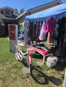 Yard sale Sept 12th 1946 saint lakes way stockton 95206