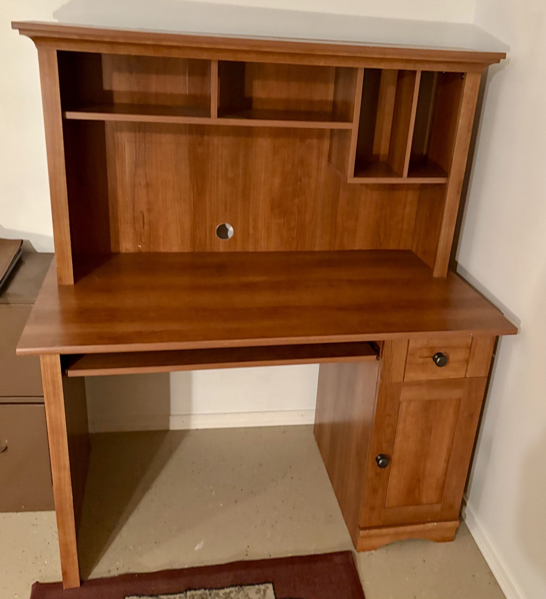 Computer Desk with Hutch