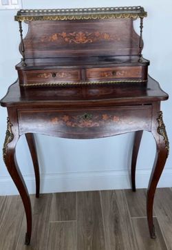 Louis XV , French Antique, women’s writing desk .