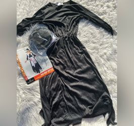Women’s Salem witch costume