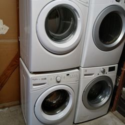 WHIRLPOOL WHITE FRONT LOAD WASHER AND GAS DRYER SET 