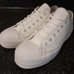 Converse Platform womens 7 Like new 