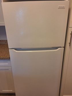 Frigidaire 18cu ft. Fridge.