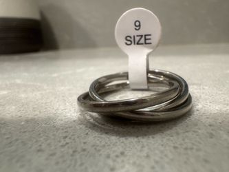 New Stainless Steel Interlocking Rolling Trinity Ring Set – Size 9