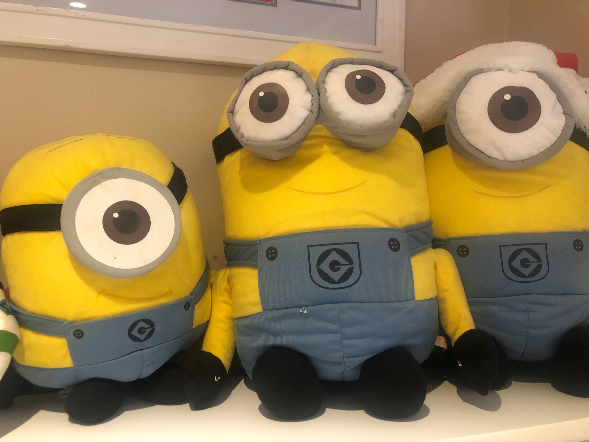 Set of 3 minion stuff toy