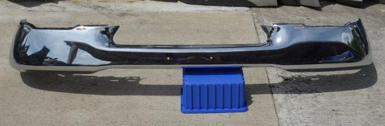 USED REF#M049 || 2001-2008 MAZDA B4000 || FRONT METAL BUMPER