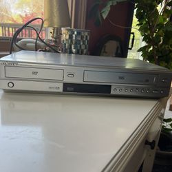 Samsung VCR & DVD Player V5650
