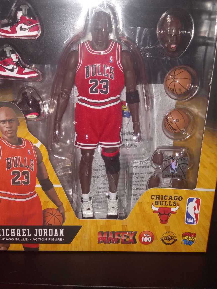 Mafex 100 Michael Jordan Chicago Bulls Red Jersey