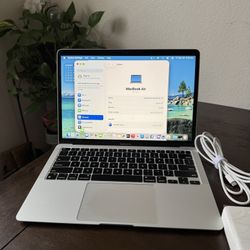 MacBook Air 2020 (M1) — 13.3” Retina Display 100% Battery Health