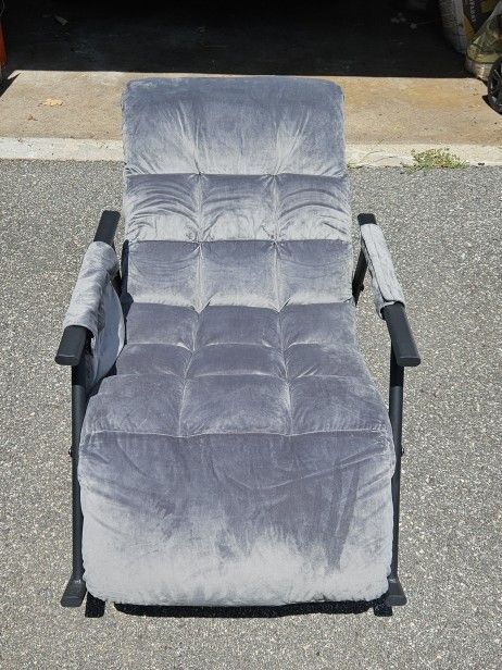 Nursery  Rocking Chair 