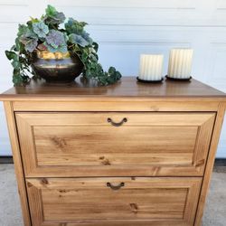 Wood Dresser Chest of Drawers! 