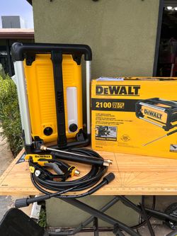 Dewalt 2100 PSI 1.2 GPM 13 Amp Cold Water Electric Pressure Washer with Internal Equipment Storage