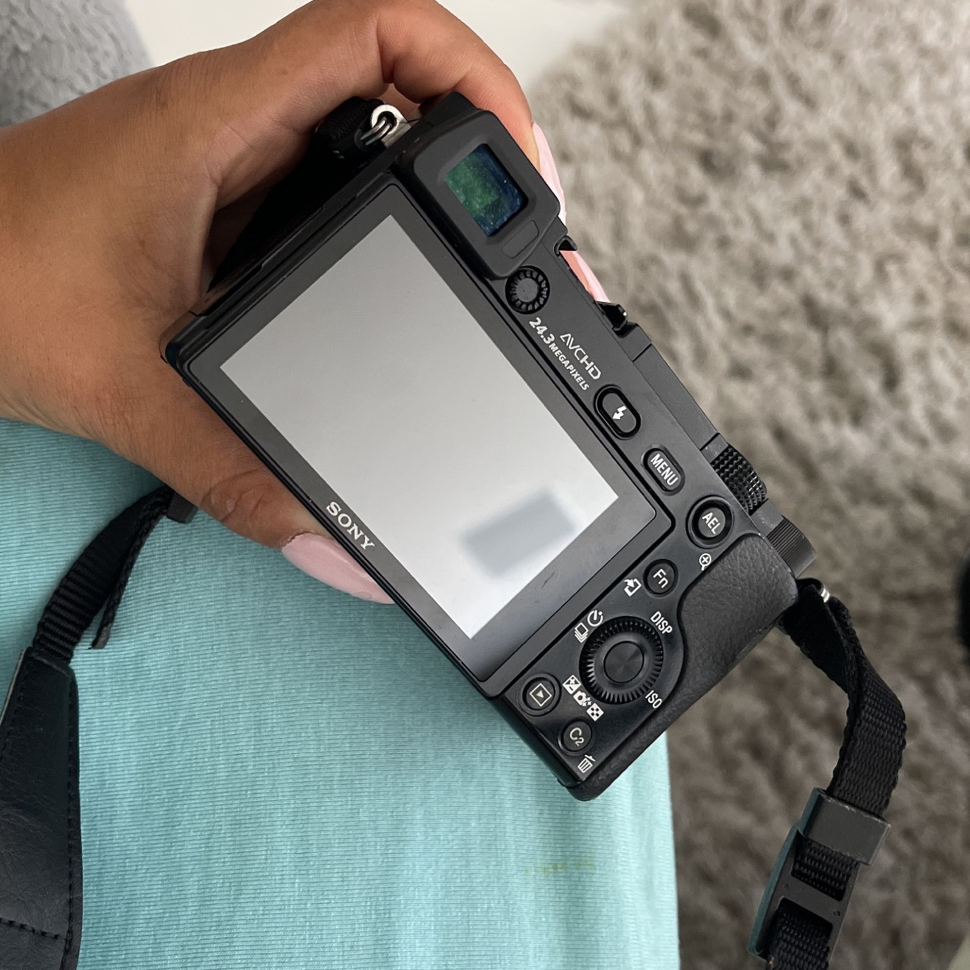 Sony A6000  ONLY BODY 