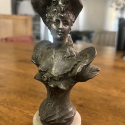 Statue / Bust 