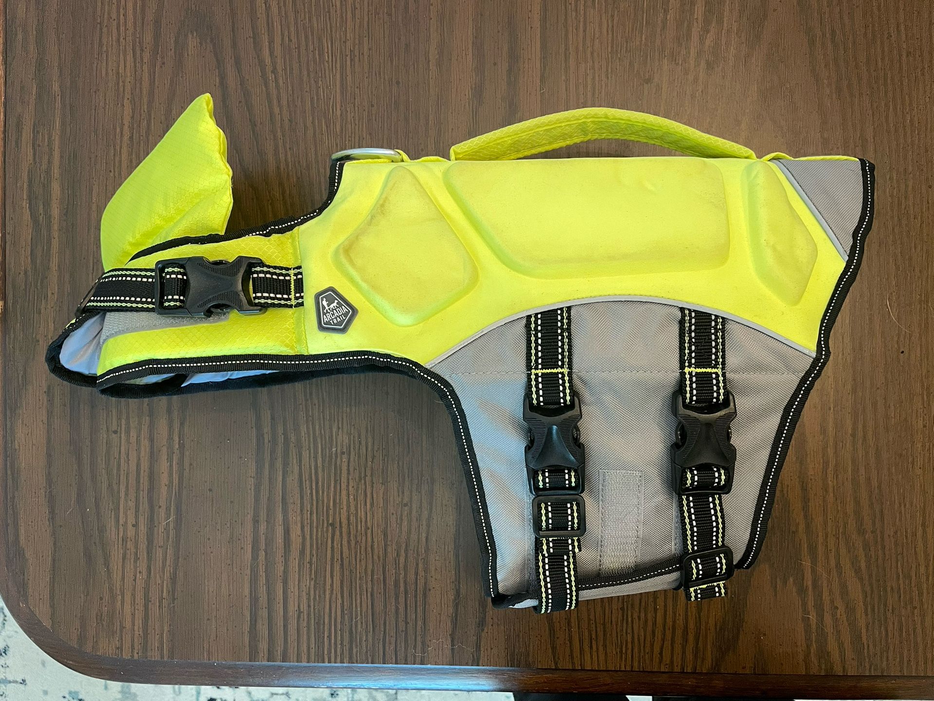 Arcadia Trail Medium Yellow Dog Life jacket 