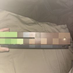 Broken Xbox  One Mincraft Limited Edition 