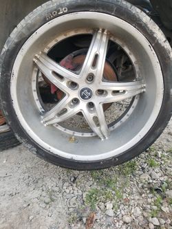 Estoy buscando un rim como este es de chevy pick up de 5 lugs solo necesito uno solo