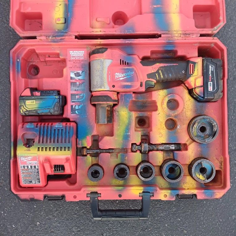 Milwaukee M18 Force Logic 10Ton Knockout 1/2to4in 2667-23 Vgood Condition. For Pick Up Fremont Seattle. No Low Ball Offers Please. No Trades