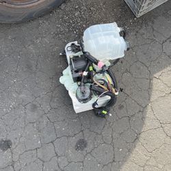 Tesla Model Y Supermanifold Coolant Bottle Octovalve Chiller Assy 1549902-00-C