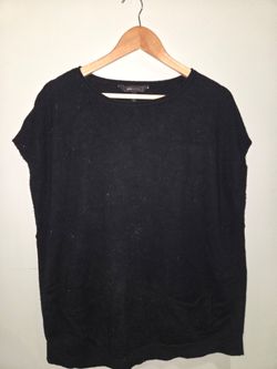 BCBG Maxazaria  Size Medium Black No Sleeve Sweater RN 80734