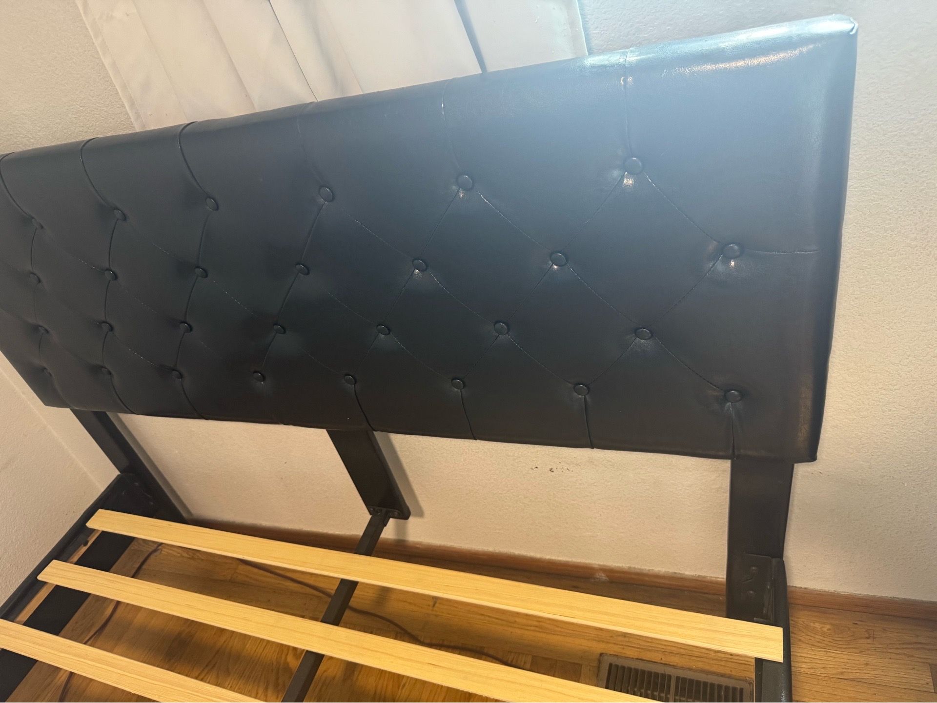 **TODAY ONLY** QUEEN BED COMPLETE