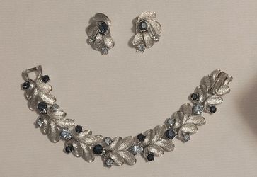 Vintage Coro matching costume jewelry demi-parure set (Clipon Earings and Bracelet)