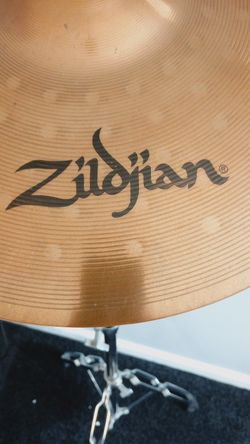 Zildjian Symbol And Stand 18"Ride /Crash