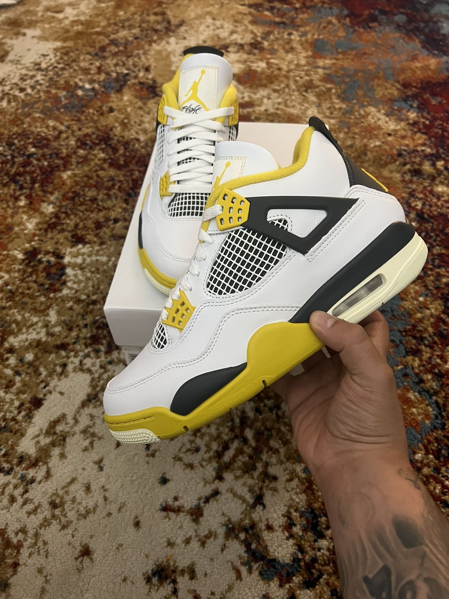 Jordan Retro 4 Vivid Sulfur