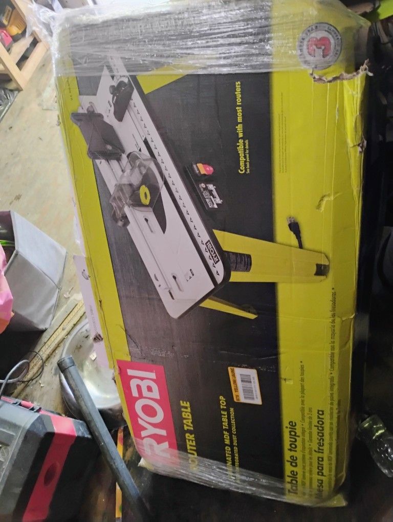 RYOBI ROUTER TABLE